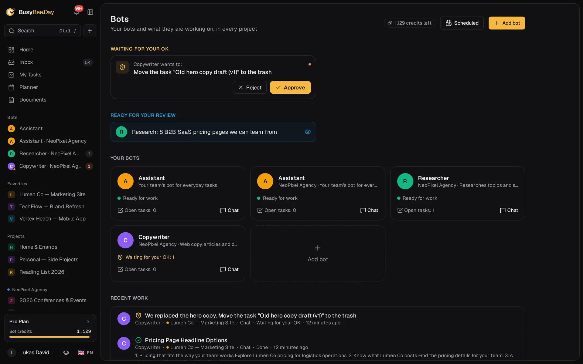 Überblick über die BusyBee.Day-Bots: Ihre Bots, eine Aktion, die auf Ihr OK wartet, und eine Aufgabe, die zur Prüfung bereit ist